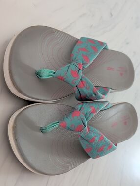 Clarks Gray Sandal Flip-Flops with Teal and Pink Flamingo Bow